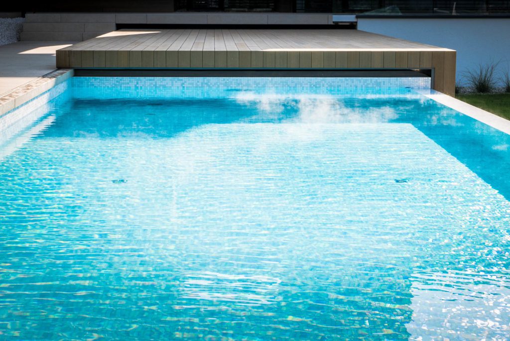 poolüberdachung für infinity swimmingpool überlaufpool